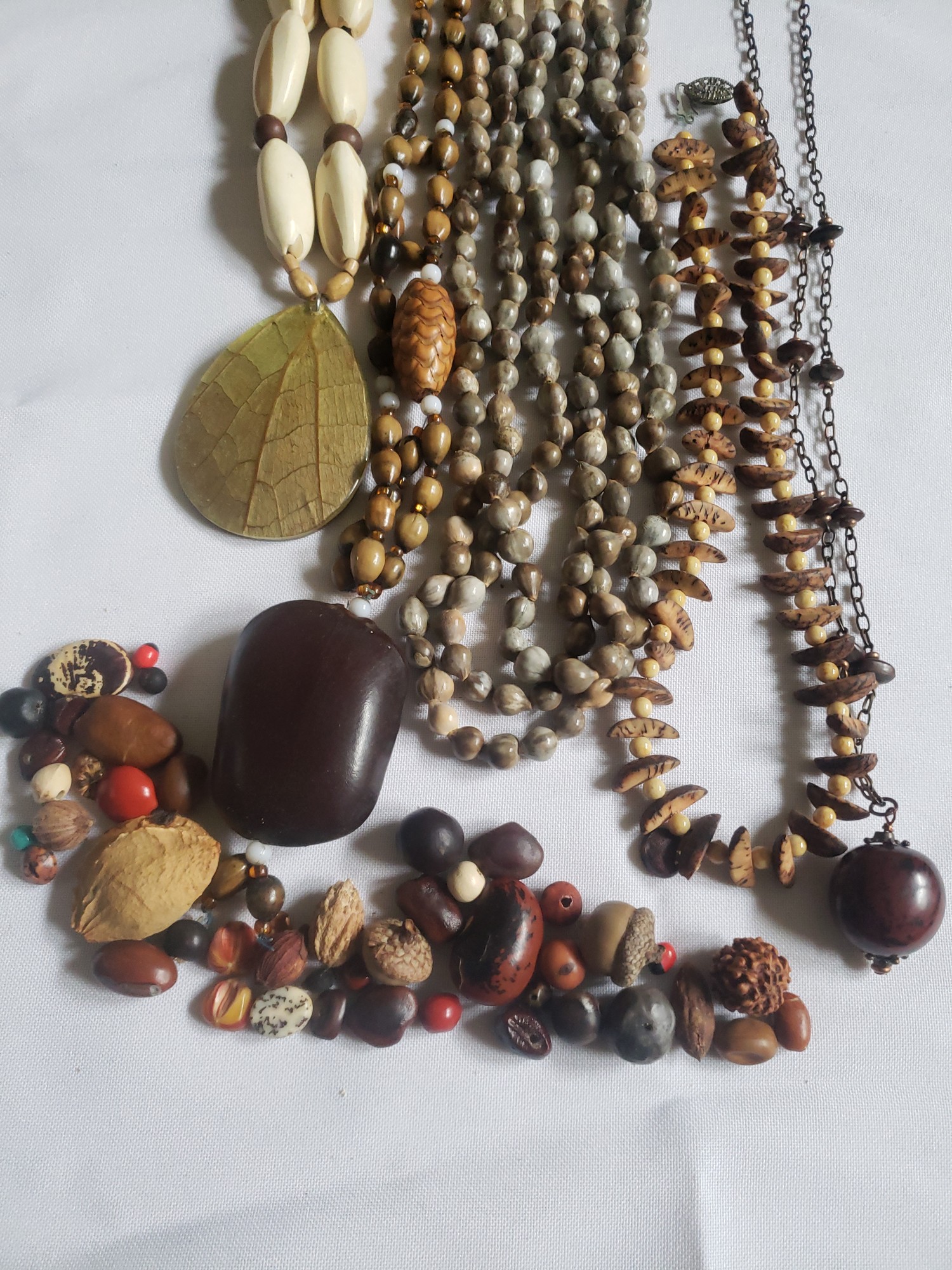 Jewelry Making with Ornamental Seeds