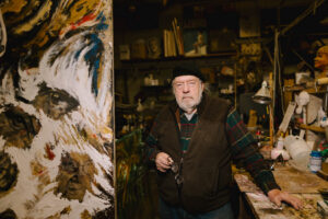 Artist Gyuri Hollosy in the studio space