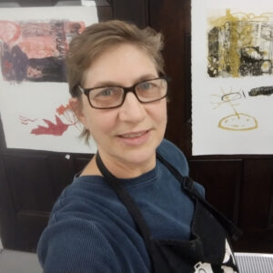 Artist Léni Paquete-Morante in the studio space